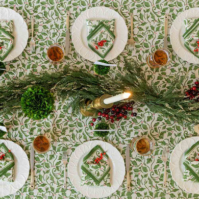 Holly Berry Tablecloth - 90 Round