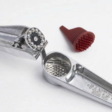 No-Peel, Self Cleaning Garlic Press
